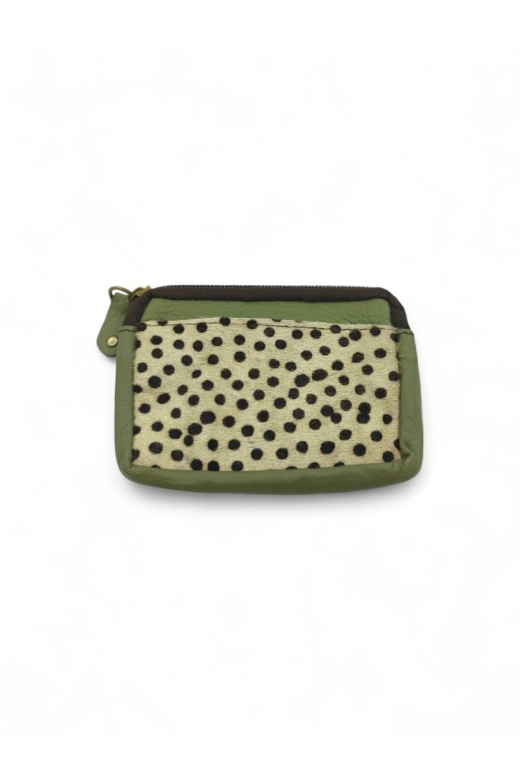 Monederos de piel con cremallera y estampado animal print, diseño artesanal y sostenible de Samarkanda.