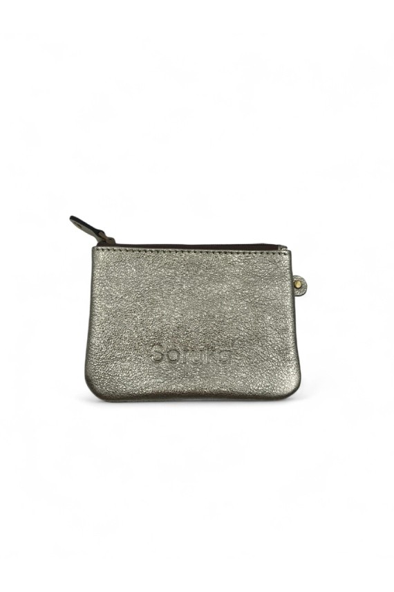 Monederos metálicos de piel reciclada en varios colores, diseño artesanal y sostenible de Samarkanda.