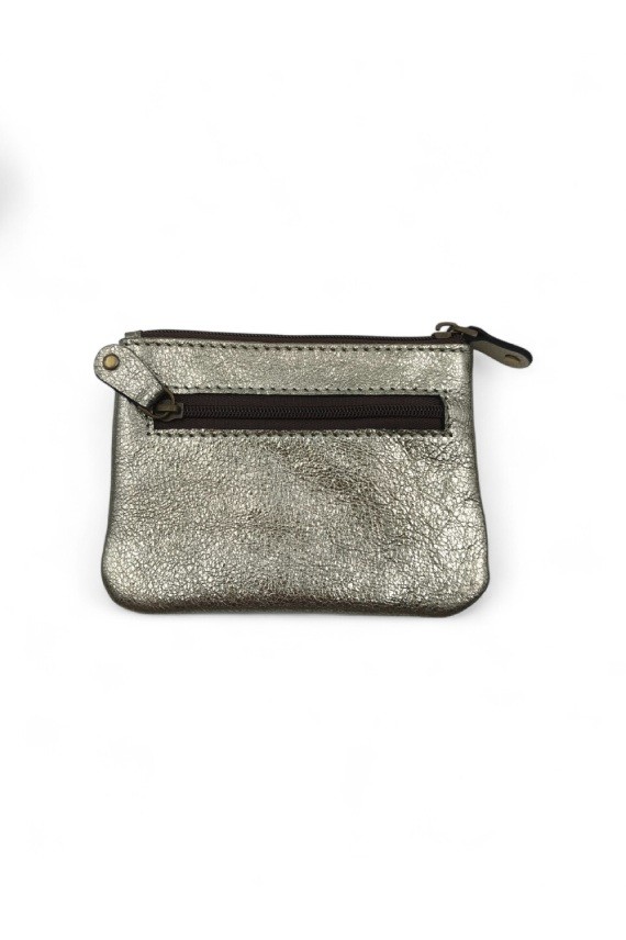 Monederos metálicos de piel reciclada en varios colores, diseño artesanal y sostenible de Samarkanda.