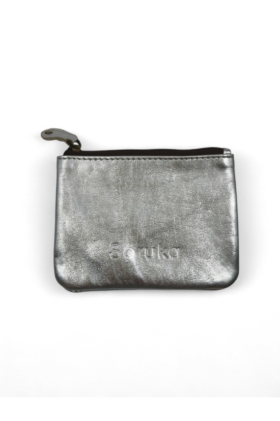 Monederos metálicos de piel reciclada en varios colores, diseño artesanal y sostenible de Samarkanda.