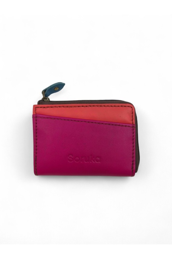 Monederos multicolor de piel reciclada con cremallera, diseño artesanal sostenible de Soruka para Samarkanda. Monederos multicolor de piel reciclada con cremallera, diseño artesanal sostenible de Soruka para Samarkanda.