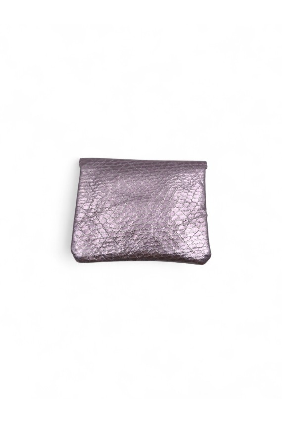 Monederos metálicos de piel reciclada Soruka en tonos dorado, plata, bronce y lavanda. Diseño artesanal sostenible Samarkanda. Monederos metálicos de piel reciclada Soruka en tonos dorado, plata, bronce y lavanda. Diseño artesanal sostenible Samarkanda.