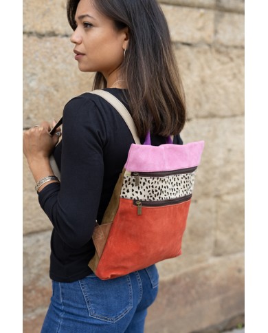 Mochila multicolor de piel reciclada y ecofriendly con detalle animal print, diseño artesanal hecho a mano Samarkanda. Mochila multicolor de piel reciclada y ecofriendly con detalle animal print, diseño artesanal hecho a mano Samarkanda.