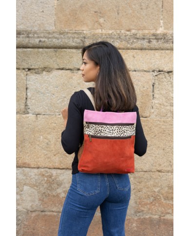 Mochila multicolor de piel reciclada y ecofriendly con detalle animal print, diseño artesanal hecho a mano Samarkanda. Mochila multicolor de piel reciclada y ecofriendly con detalle animal print, diseño artesanal hecho a mano Samarkanda.