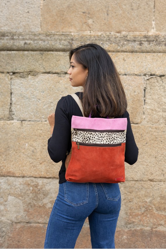 Mochila multicolor de piel reciclada y ecofriendly con detalle animal print, diseño artesanal hecho a mano Samarkanda. Mochila multicolor de piel reciclada y ecofriendly con detalle animal print, diseño artesanal hecho a mano Samarkanda.