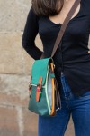 Bolso Mochila Freya verde de piel sostenible y ecofriendly, diseño artesanal hecho a mano Soruka x Samarkanda.