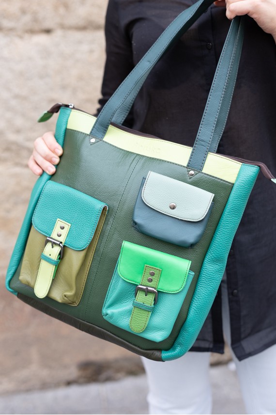 Bolso Mochila Ellie de piel reciclada y ecofriendly, diseño artesanal hecho a mano por Soruka x Samarkanda Bolso Mochila Ellie de piel reciclada y ecofriendly, diseño artesanal hecho a mano por Soruka x Samarkanda
