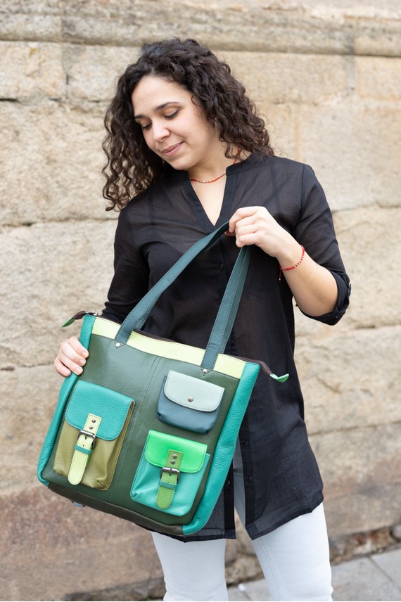 Bolso Mochila Ellie de piel reciclada y ecofriendly, diseño artesanal hecho a mano por Soruka x Samarkanda Bolso Mochila Ellie de piel reciclada y ecofriendly, diseño artesanal hecho a mano por Soruka x Samarkanda