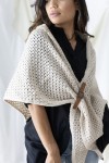 Pico de punto triangular en viscosa con hebilla delantera, estilo boho chic Samarkanda. Pico de punto triangular en viscosa con hebilla delantera, estilo boho chic Samarkanda.