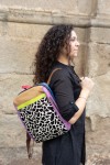 Bolso Mochila Vaca de piel sostenible y ecofriendly, diseño artesanal multicolor con print animal, hecho a mano