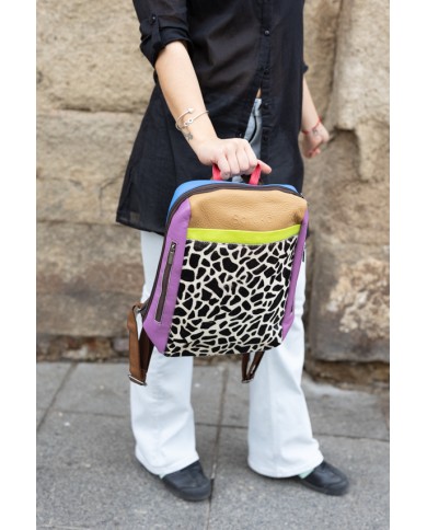 Bolso Mochila Vaca de piel sostenible y ecofriendly, diseño artesanal multicolor con print animal, hecho a mano