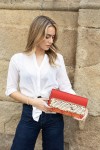 Bolso de fiesta boho artesanal con adornos de monedas doradas y asa movible, hecho a mano en India. Bolso de fiesta boho artesanal con adornos de monedas doradas y asa movible, hecho a mano en India.