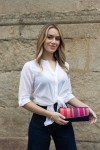Bolso clutch de fiesta boho artesanal en tonos fucsia,marino y dorado con asa dorada. Bolso clutch de fiesta boho artesanal en tonos fucsia,marino y dorado con asa dorada.