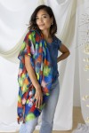Fular multicolor con diseño artístico inspirado en pinturas a mano, confeccionado en lana fina y viscosa. Fular multicolor con diseño artístico inspirado en pinturas a mano, confeccionado en lana fina y viscosa.
