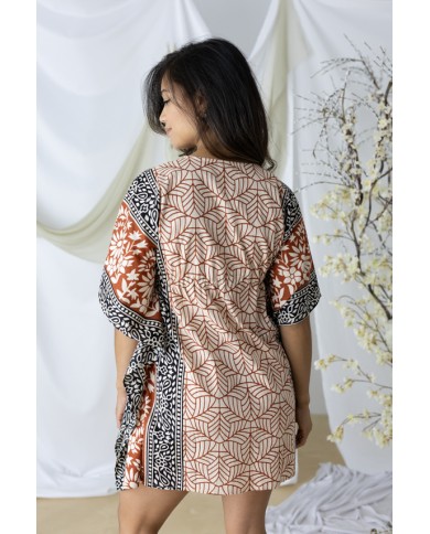 Vestido kaftán corto de algodón con estampado artesanal en bloque y cordón en la cintura