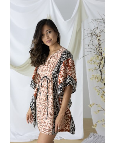 Vestido kaftán corto de algodón con estampado artesanal en bloque y cordón en la cintura