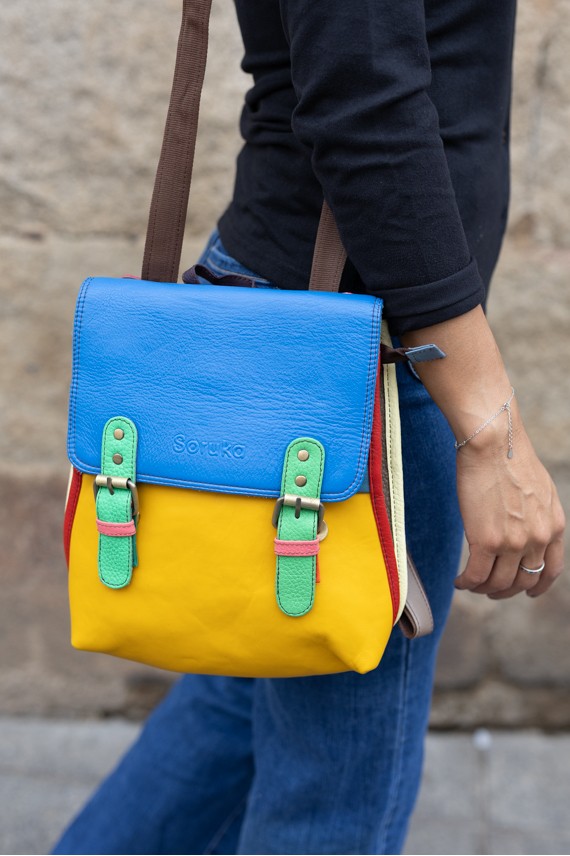 Bolso Mochila Freya amarillo y azul de piel sostenible y ecofriendly, diseño artesanal hecho a mano Soruka x Samarkanda. Bolso Mochila Freya amarillo y azul de piel sostenible y ecofriendly, diseño artesanal hecho a mano Soruka x Samarkanda.