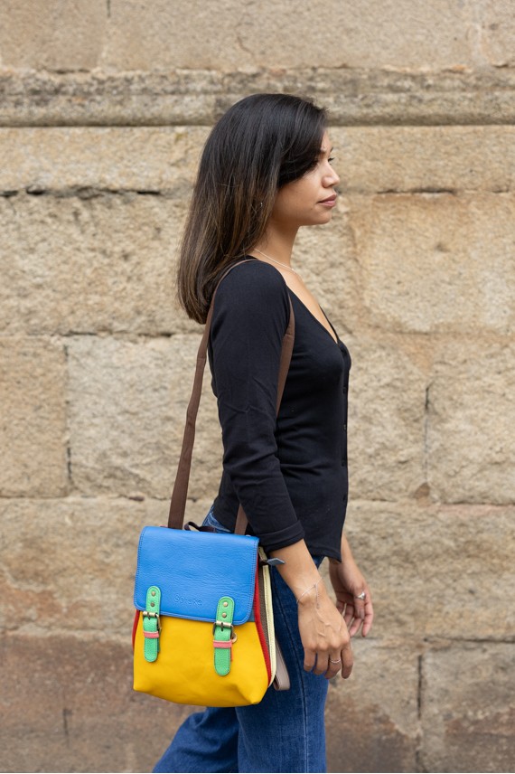 Bolso Mochila Freya amarillo y azul de piel sostenible y ecofriendly, diseño artesanal hecho a mano Soruka x Samarkanda. Bolso Mochila Freya amarillo y azul de piel sostenible y ecofriendly, diseño artesanal hecho a mano Soruka x Samarkanda.