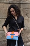 Bolso Soruka Lucía en piel sostenible, tonos rosa y azul con lengüeta reversible y detalle animal print. Bolso Soruka Lucía en piel sostenible, tonos rosa y azul con lengüeta reversible y detalle animal print.