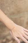 Pulsera en plata de ley con piedras semipreciosas cristalizadas multicolor y bolitas centrales en plata. Pulsera en plata de ley con piedras semipreciosas cristalizadas multicolor y bolitas centrales en plata.