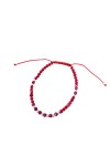 Pulsera de macramé con piedras semipreciosas rojas y bolitas de plata, ajustable con nudo corredizo. Pulsera de macramé con piedras semipreciosas rojas y bolitas de plata, ajustable con nudo corredizo.