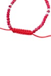 Pulsera de macramé con piedras semipreciosas rojas y bolitas de plata, ajustable con nudo corredizo. Pulsera de macramé con piedras semipreciosas rojas y bolitas de plata, ajustable con nudo corredizo.