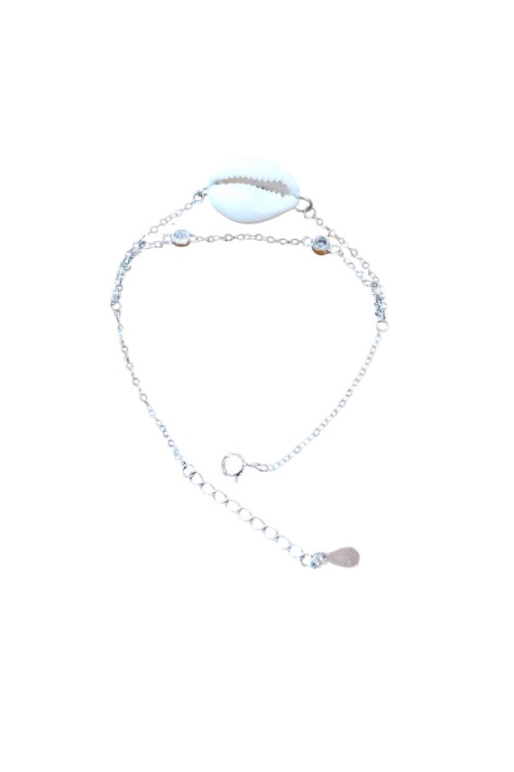 Pulsera en plata de ley con doble cadena, concha cauri natural y dos circonitas blancas, diseño artesanal de Samarkanda. Pulsera en plata de ley con doble cadena, concha cauri natural y dos circonitas blancas, diseño artesanal de Samarkanda.