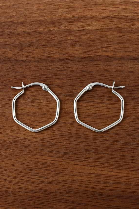 Pendientes aro de plata de ley 925 con forma hexagonal de 20mm, joya artesanal boho chic Samarkanda. Pendientes aro de plata de ley 925 con forma hexagonal de 20mm, joya artesanal boho chic Samarkanda.