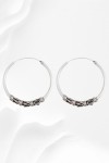 Pendientes aro Bali de plata de ley 925 labrados con detalles oxidados y diseño artesanal boho, joya Samarkanda. Pendientes aro Bali de plata de ley 925 labrados con detalles oxidados y diseño artesanal boho, joya Samarkanda.