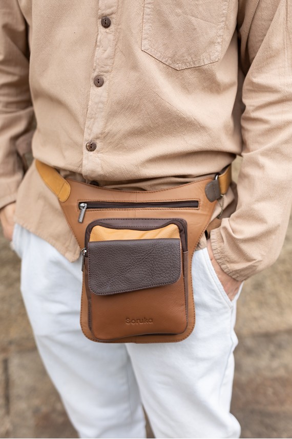 "Riñonera Jack en piel sostenible multicolor Soruka, diseño artesanal unisex de Samarkanda."