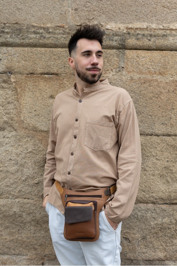 "Riñonera Jack en piel sostenible multicolor Soruka, diseño artesanal unisex de Samarkanda."