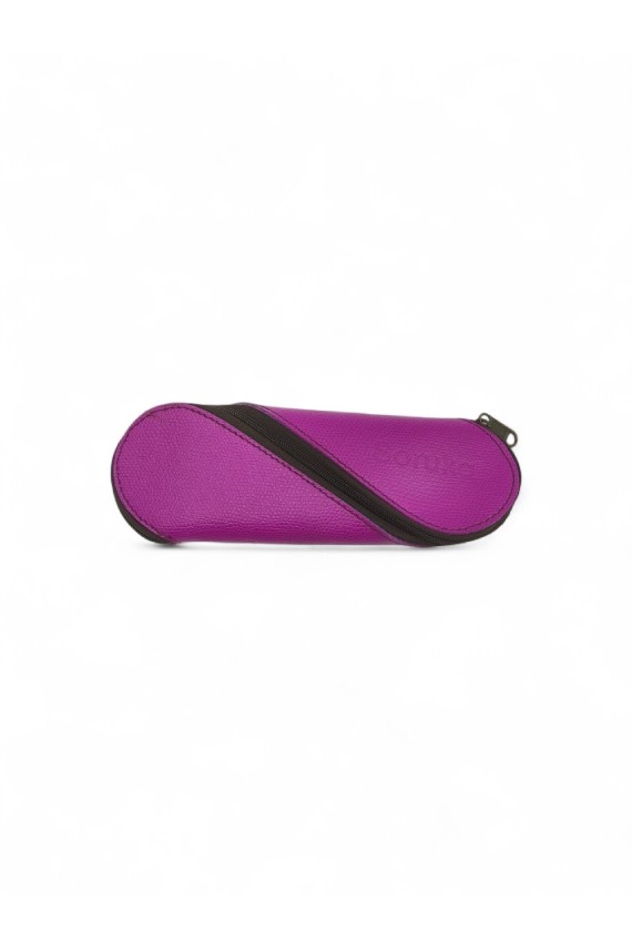 Funda de gafas en piel reciclada Soruka con cierre transversal de cremallera, disponible en varios colores.