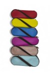 "Funda de gafas en piel reciclada Soruka con cierre transversal de cremallera, disponible en varios colores.