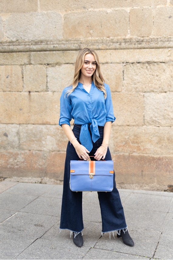 Bolso maletín Orleans Plain de piel sostenible Soruka en tonos azules con detalles naranjas,