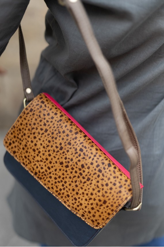 Bolso River 360 Soruka reversible en piel sostenible, con doble solapa intercambiable y correa regulable,