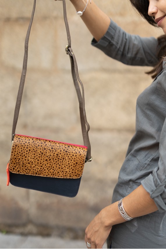 Bolso River 360 Soruka reversible en piel sostenible, con doble solapa intercambiable y correa regulable,