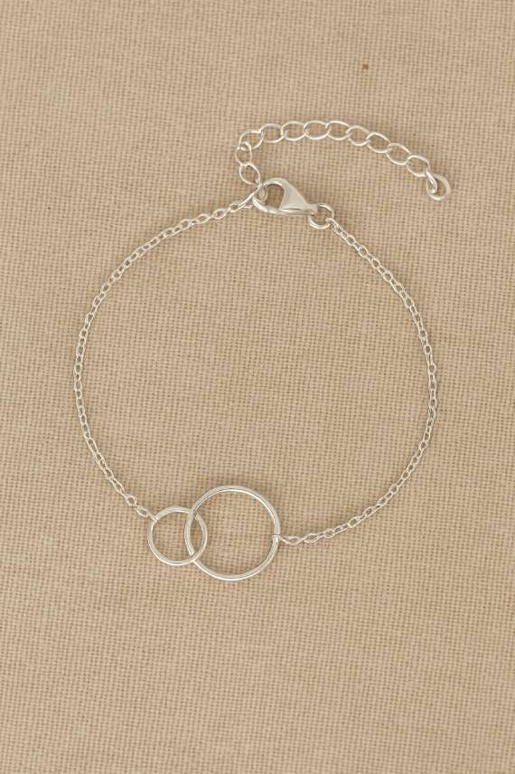 Pulsera de plata de ley con aros entrelazados símbolo del karma, joya artesanal Samarkanda.