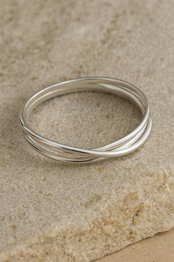 Anillo de plata de ley con tres alianzas entrelazadas, joya artesanal Samarkanda.