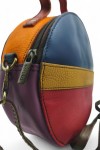 "Bolso Hera redondo multicolor de piel sostenible Soruka con tonos camel, rojo, azul y naranja,
