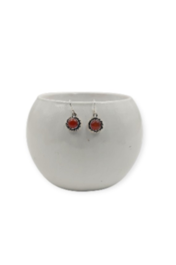 "Pendientes de plata de ley con carneola (cornalina) en cabujón y diseño artesanal boho Samarkanda."
