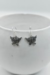 "Pendientes de plata de ley con mariposa tallada y repujada, diseño artesanal boho Samarkanda."