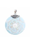 "Colgante balinés en Plata de Ley 925 con disco de concha y espirales de la vida talladas, joya artesanal Samarkanda.