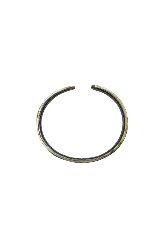 Pulsera de plata rígida estilo atlante con grabados geométricos tribales y acabado envejecido