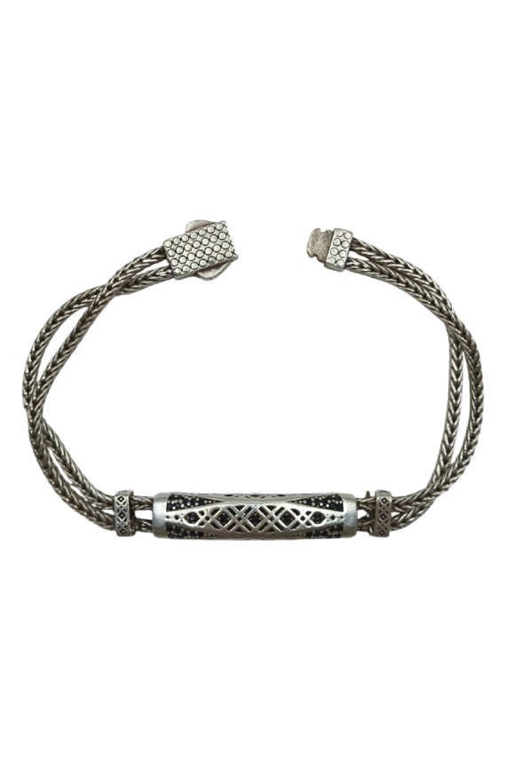 Pulsera de plata con doble cordón trenzado y barra labrada inspirada en Ashtamangala