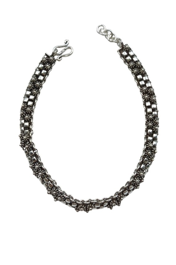 Pulsera de plata doble tejido con eslabones decorativos y cierre tipo gancho