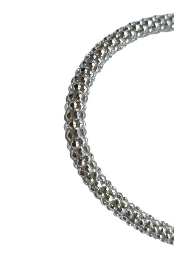 “Pulsera de plata con cordón trenzado y acabado brillante, diseño atemporal Samarkanda.”