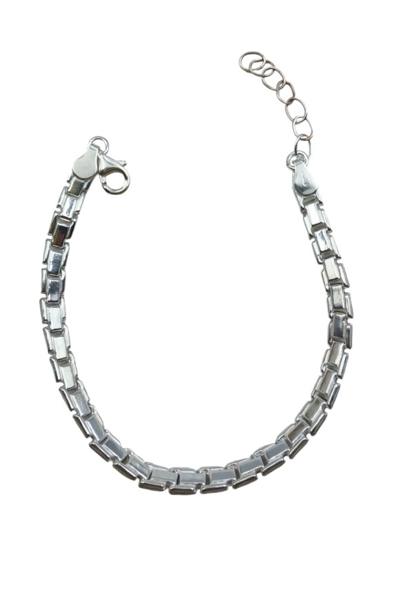 “Pulsera de plata con eslabones rectangulares entrelazados y acabado brillante, diseño moderno Samarkanda.”