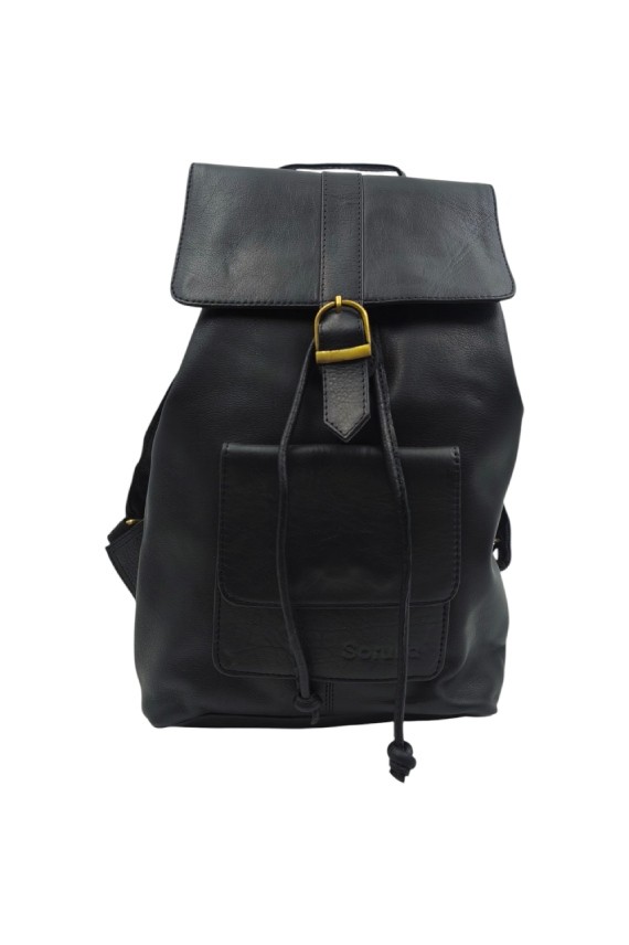 Mochila Soruka Aran Backpack en piel sostenible, con solapa imantada, bolsillo frontal y asas regulables.