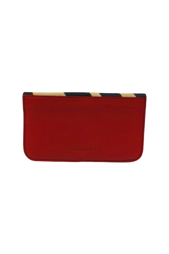 "Pitillera Soruka de piel reciclada con estampado cebra y parte trasera en piel, hecha a mano."