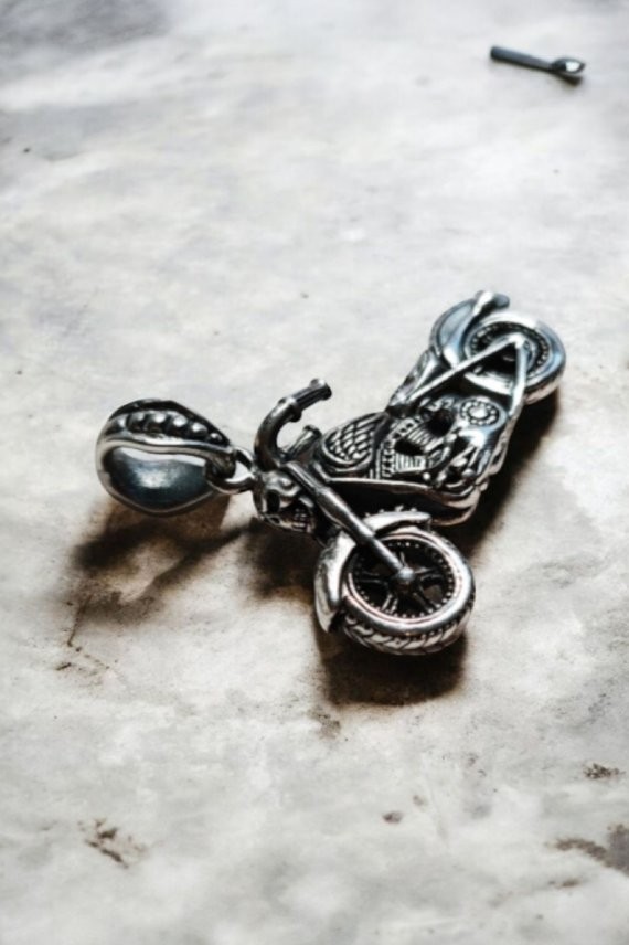 Colgante Plata Moto Harley con Calavera